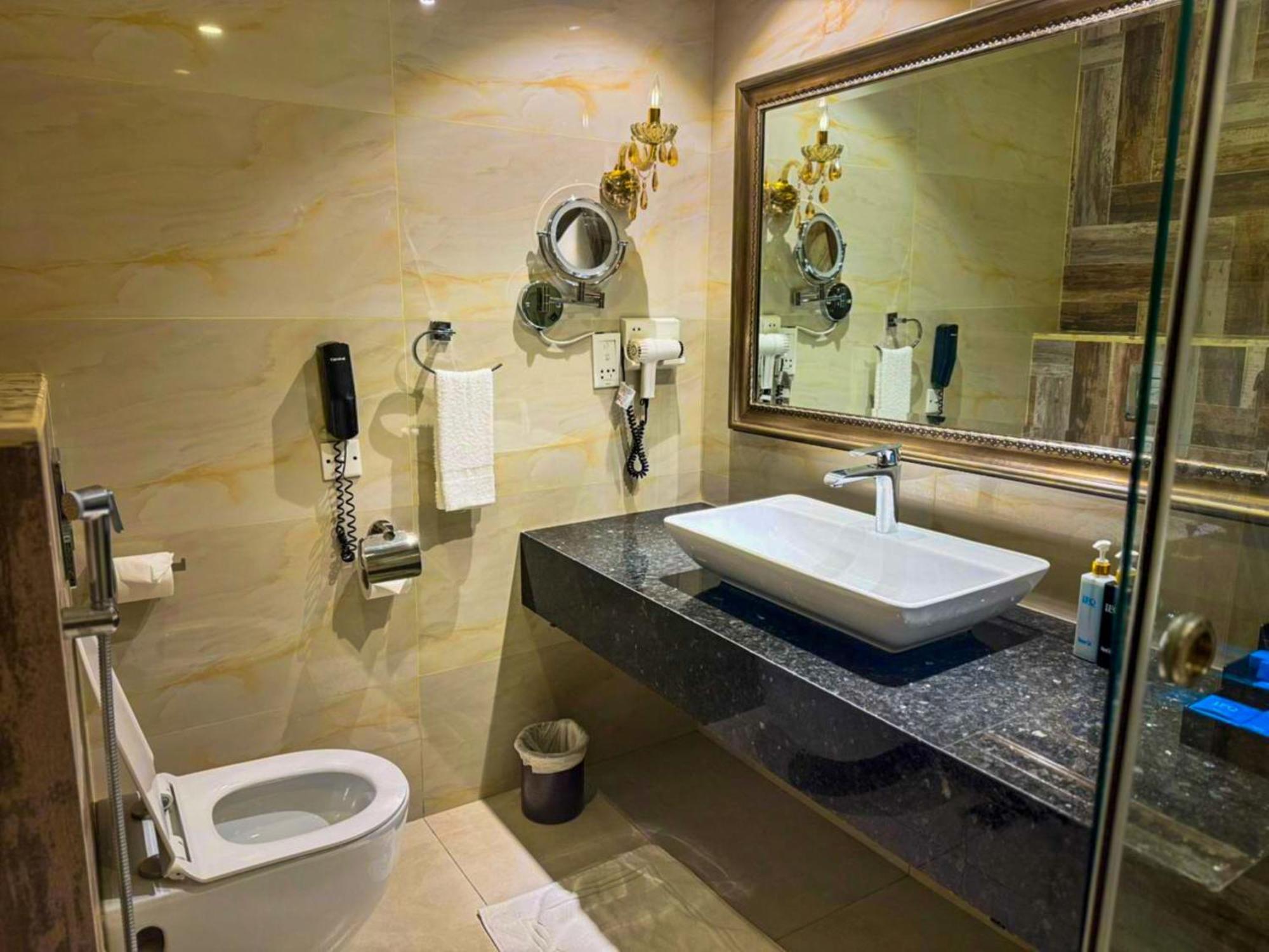 Ifq Hotel & Resort Islamabad Exteriör bild